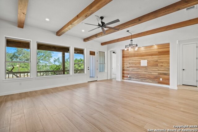 Listing photo id 1 for 821 Scenic Hills