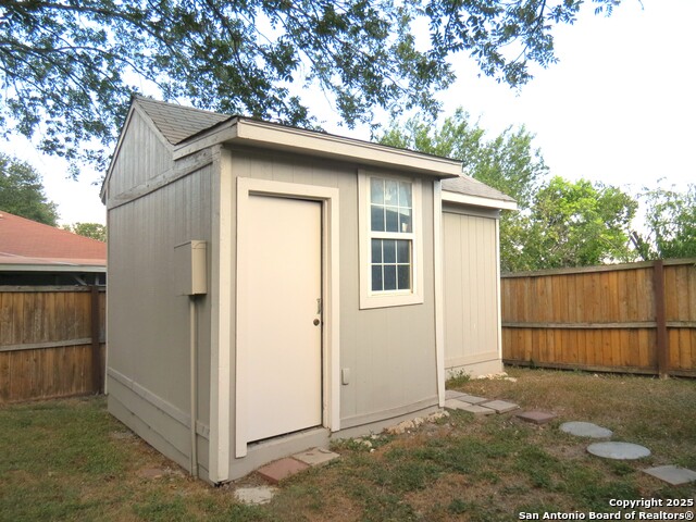 Listing photo id 9 for 8762 Port Of Call