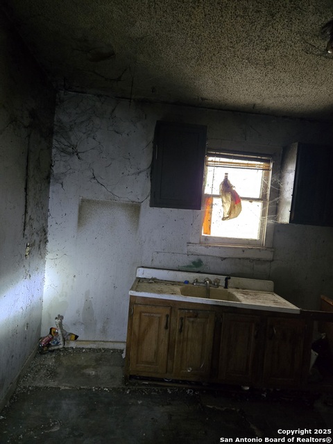Image 12 of 14 For 2926 El Paso