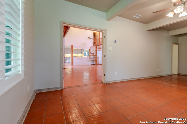 Image 17 of 41 For 9319 Oak Ledge