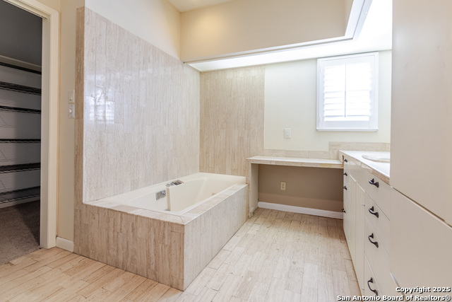 Image 21 of 41 For 9319 Oak Ledge