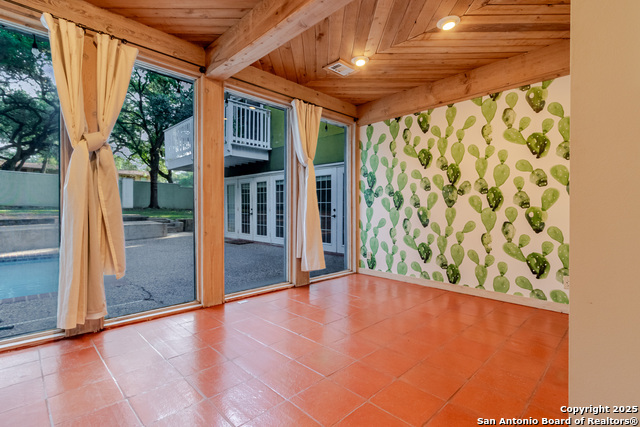 Image 24 of 41 For 9319 Oak Ledge