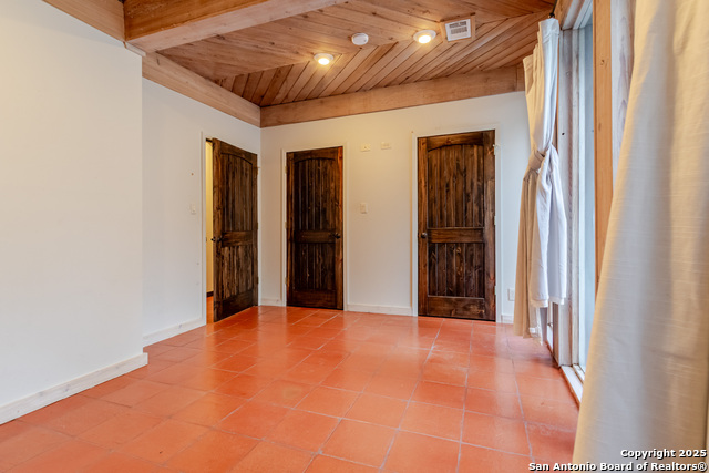 Image 25 of 41 For 9319 Oak Ledge