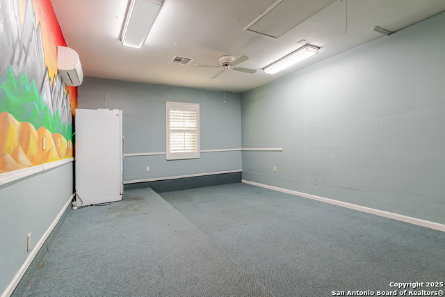 Image 33 of 41 For 9319 Oak Ledge