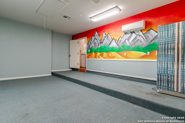 Image 34 of 41 For 9319 Oak Ledge