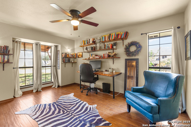 Listing photo id 9 for 31421 Wild Oak Hill