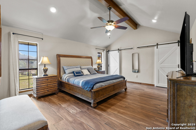 Listing photo id 10 for 31421 Wild Oak Hill