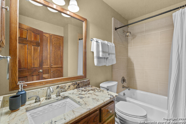 Listing photo id 17 for 31421 Wild Oak Hill