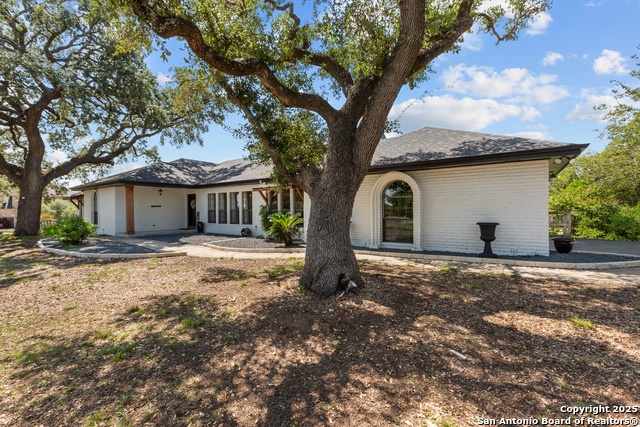 Listing photo id 1 for 31421 Wild Oak Hill