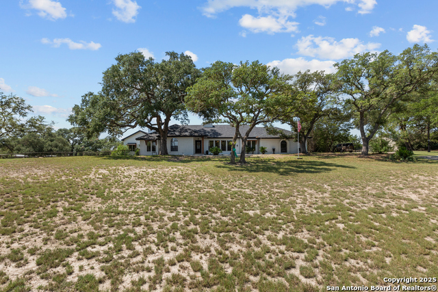 Listing photo id 4 for 31421 Wild Oak Hill