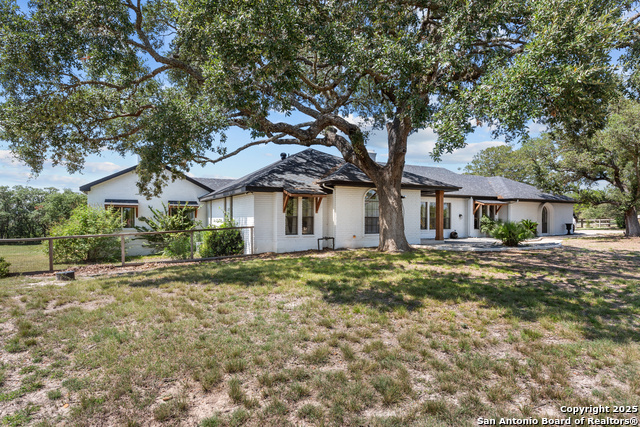 Listing photo id 5 for 31421 Wild Oak Hill