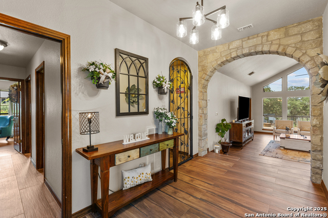 Listing photo id 7 for 31421 Wild Oak Hill