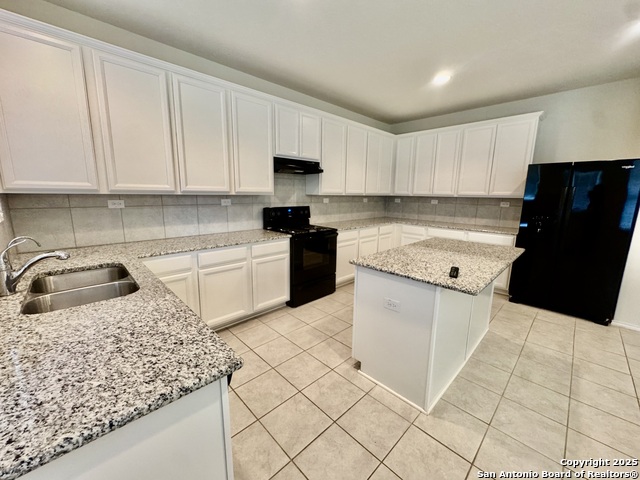 Listing photo id 11 for 27346 Emilie Canyon