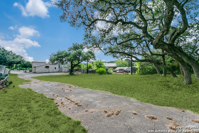 Listing photo id 8 for 14239 Old Bandera