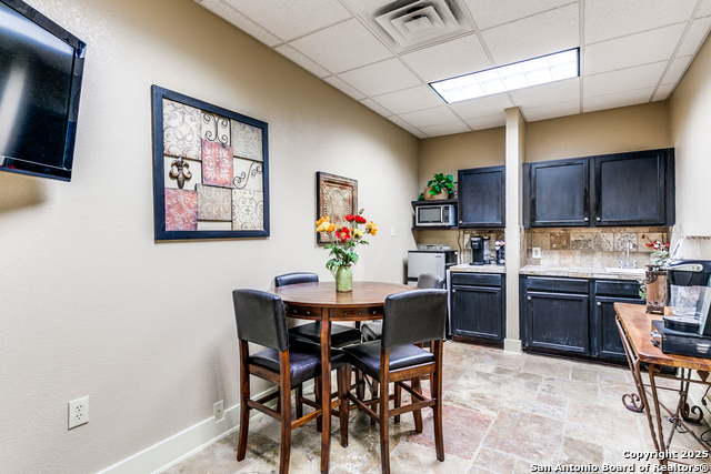 Listing photo id 7 for 14239 Old Bandera