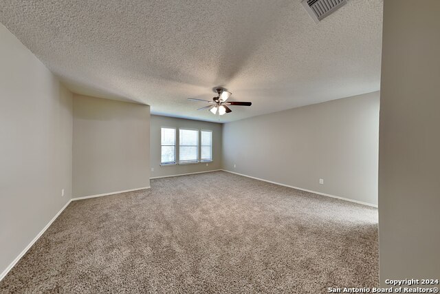 Listing photo id 9 for 423 Irongate Rdg