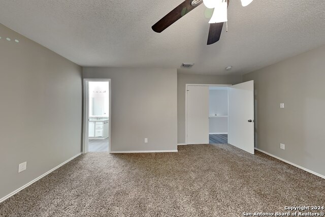 Listing photo id 10 for 423 Irongate Rdg