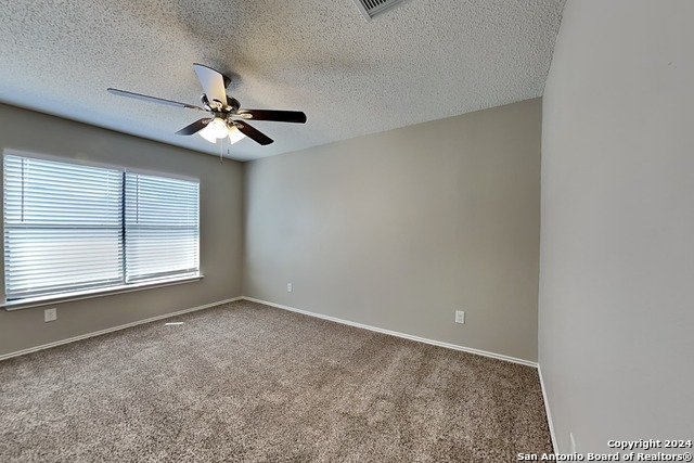 Listing photo id 14 for 423 Irongate Rdg