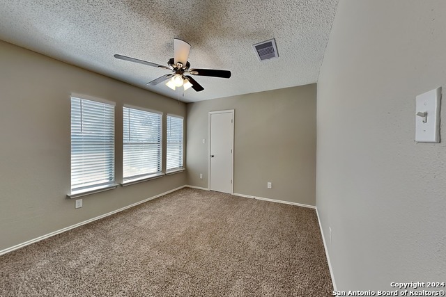 Listing photo id 16 for 423 Irongate Rdg