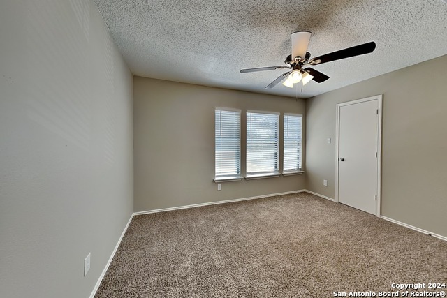 Listing photo id 17 for 423 Irongate Rdg