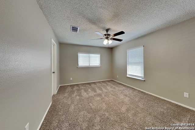 Listing photo id 18 for 423 Irongate Rdg