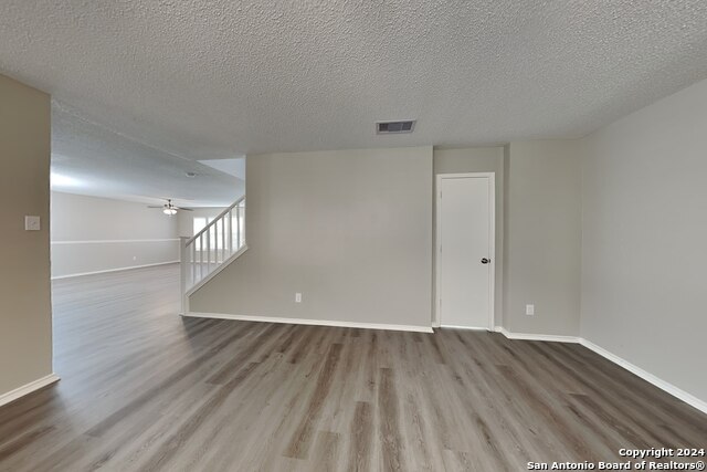 Listing photo id 1 for 423 Irongate Rdg