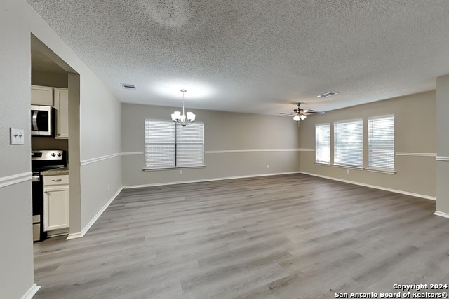 Listing photo id 3 for 423 Irongate Rdg