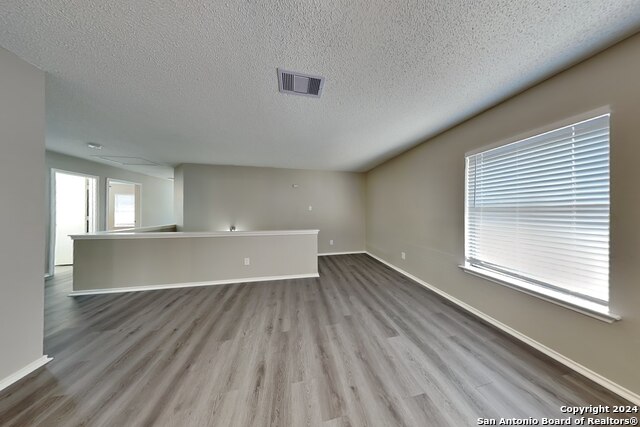 Listing photo id 4 for 423 Irongate Rdg