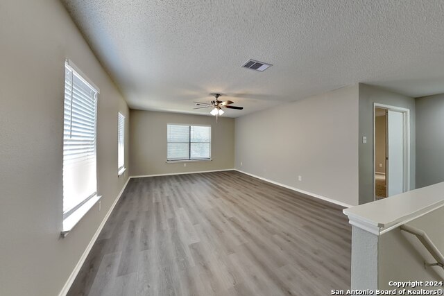 Listing photo id 5 for 423 Irongate Rdg