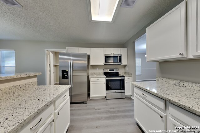 Listing photo id 7 for 423 Irongate Rdg
