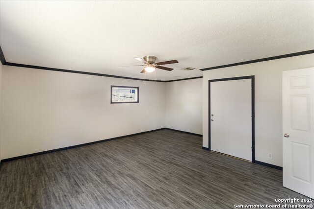 Listing photo id 9 for 210 Summertime Dr