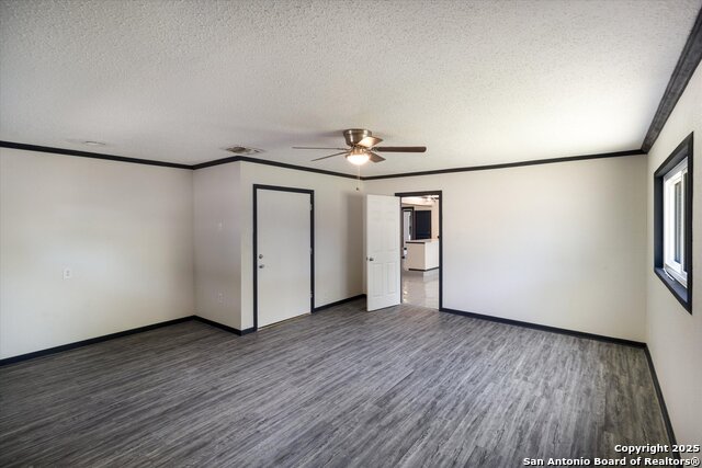 Listing photo id 10 for 210 Summertime Dr