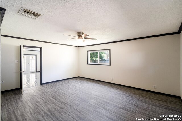 Listing photo id 11 for 210 Summertime Dr