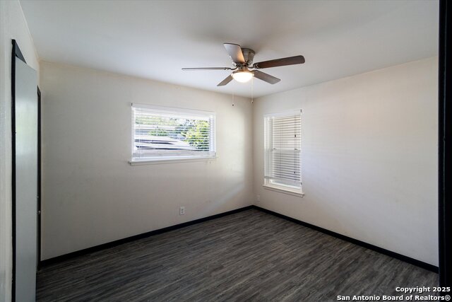 Listing photo id 13 for 210 Summertime Dr