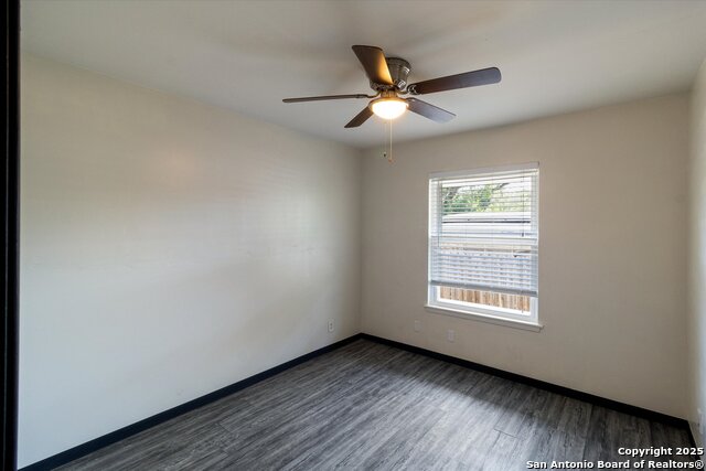 Listing photo id 15 for 210 Summertime Dr
