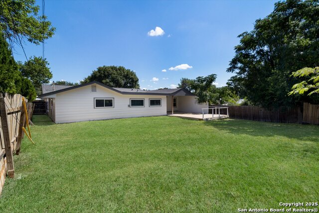 Listing photo id 18 for 210 Summertime Dr