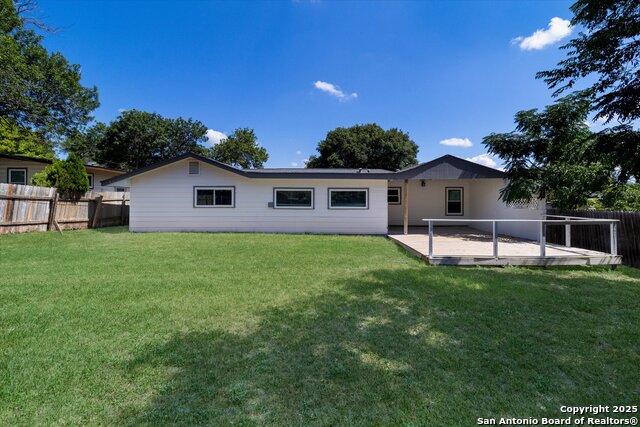 Listing photo id 19 for 210 Summertime Dr