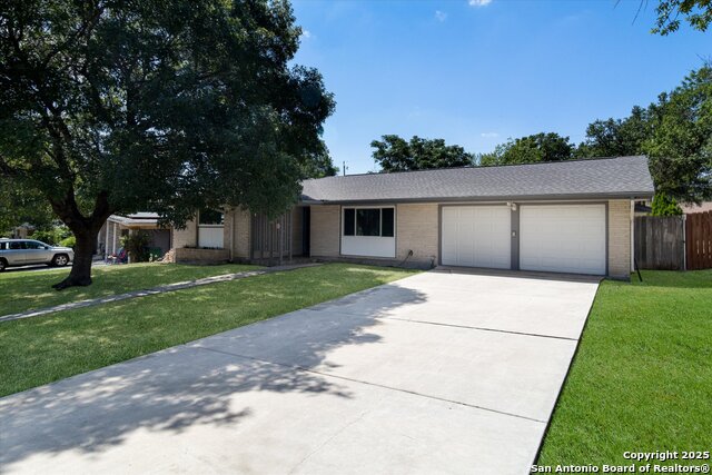 Listing photo id 1 for 210 Summertime Dr