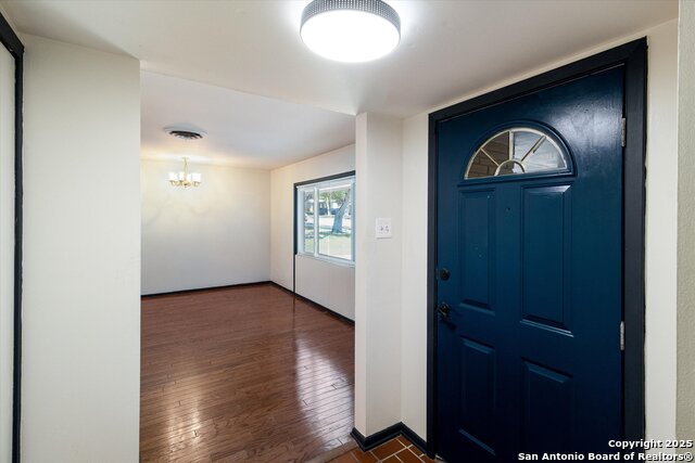 Listing photo id 2 for 210 Summertime Dr