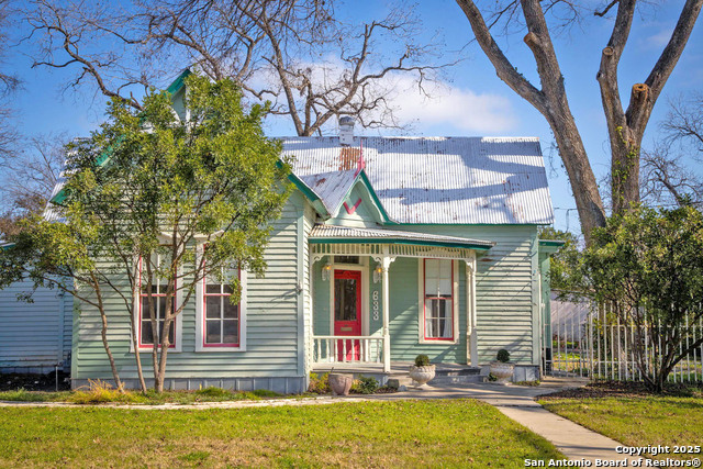 Details for 633 Castell Avenue S, New Braunfels, TX 78130