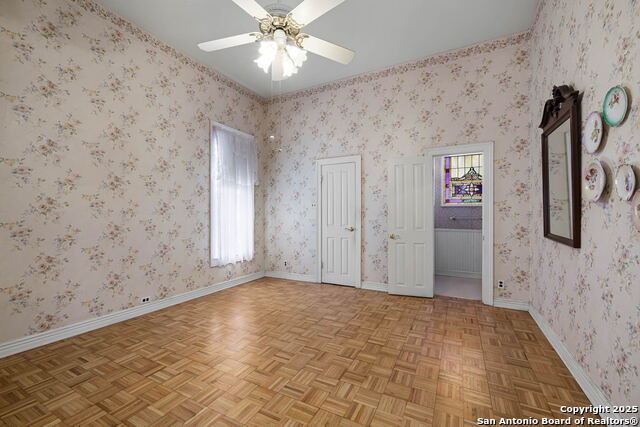 Image 14 of 47 For 633 Castell Avenue S
