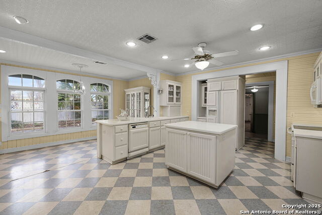Image 26 of 47 For 633 Castell Avenue S
