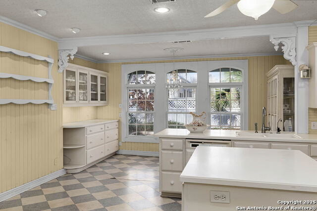 Image 29 of 47 For 633 Castell Avenue S