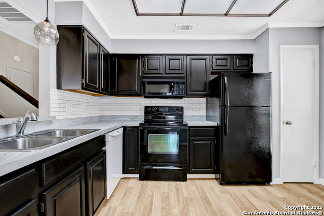 Image 10 of 26 For 829 Bitters W Apt 404