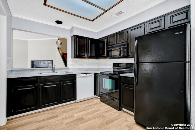 Image 13 of 26 For 829 Bitters W Apt 404