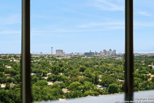 Image 2 of 34 For 4001 New Braunfels N Apt 1