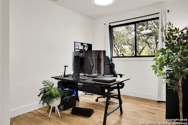 Listing photo id 9 for 756 Spacious Sky