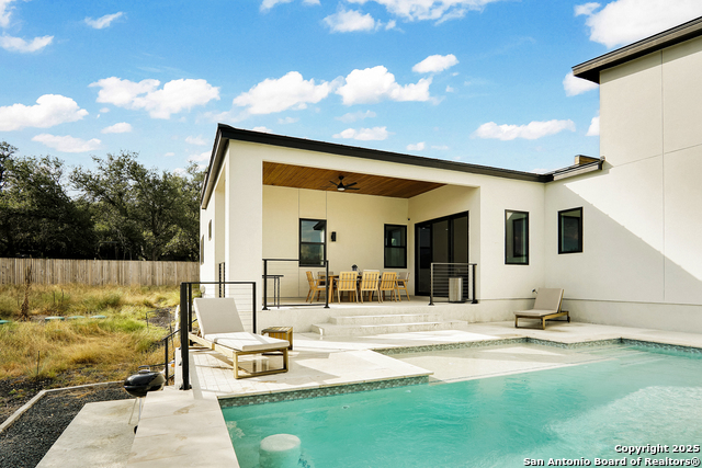 Listing photo id 19 for 756 Spacious Sky