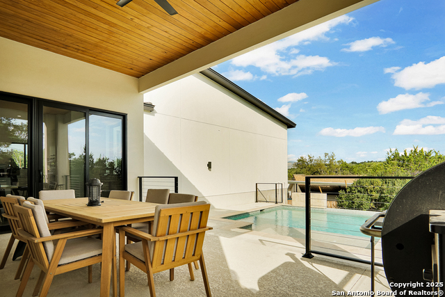 Listing photo id 20 for 756 Spacious Sky