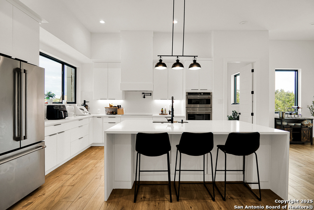 Listing photo id 3 for 756 Spacious Sky